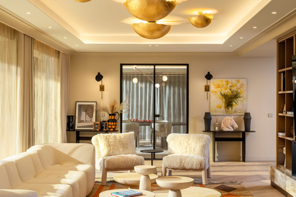 Open living room at NAUM 33 with high ceiling and clearly defined zones